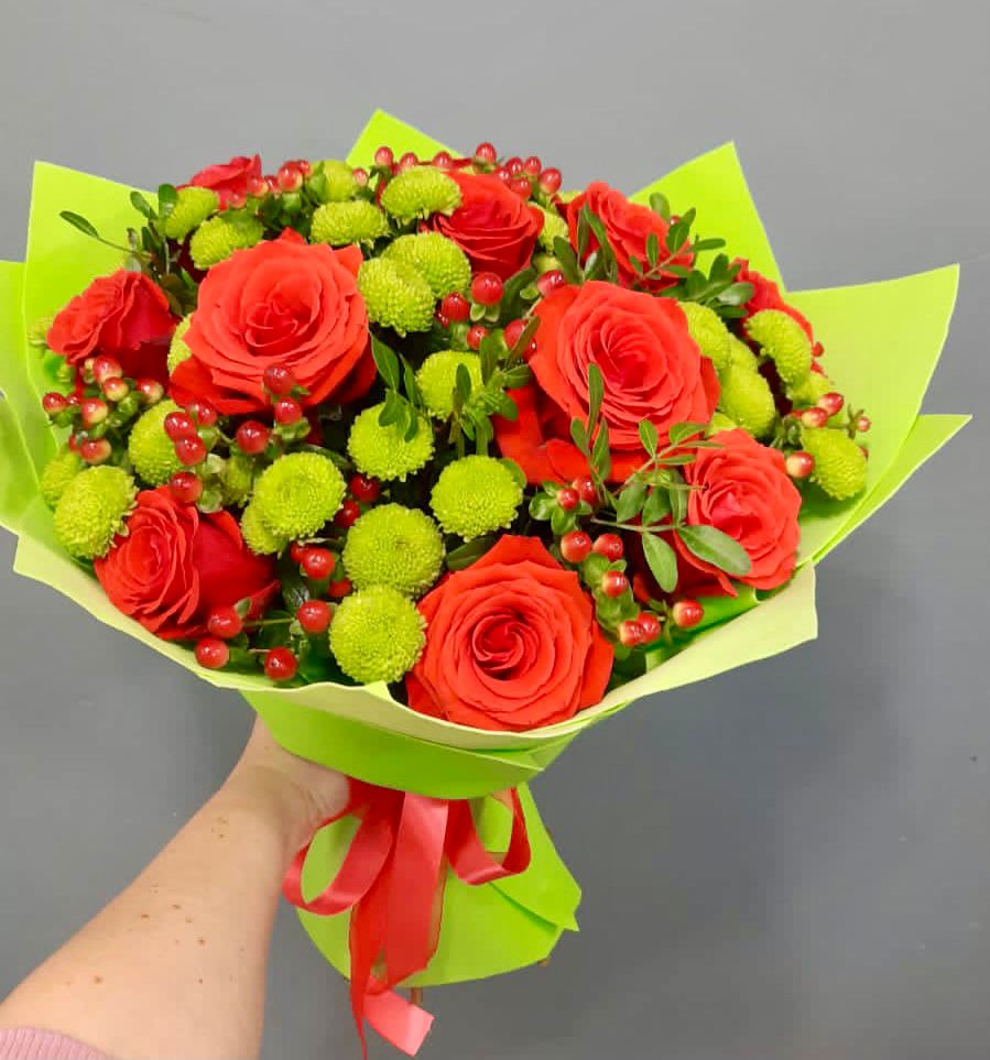 Букет цветов из: Хризантемы и Розы в Вилюйске