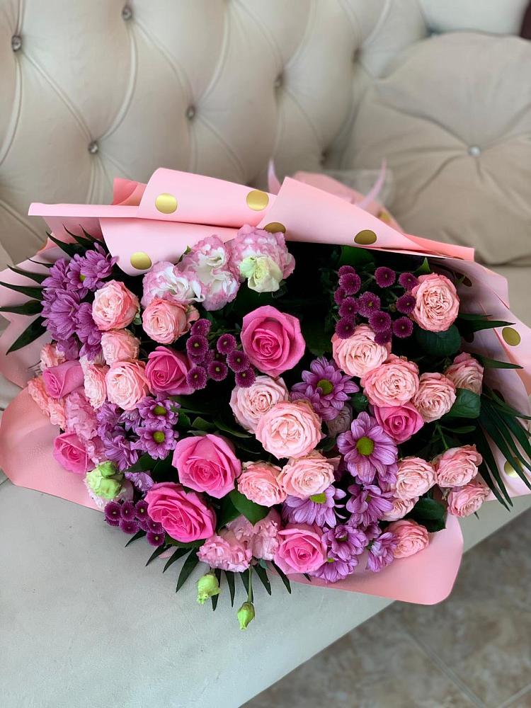 Букет цветов из: Хризантемы, Розы и Лизиантусы в Вилюйске