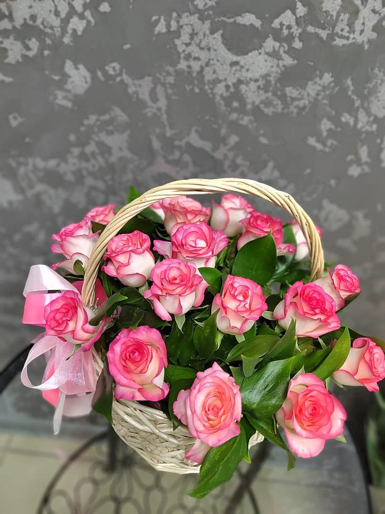 Цветочная композиция из Розы в корзине в Вилюйске