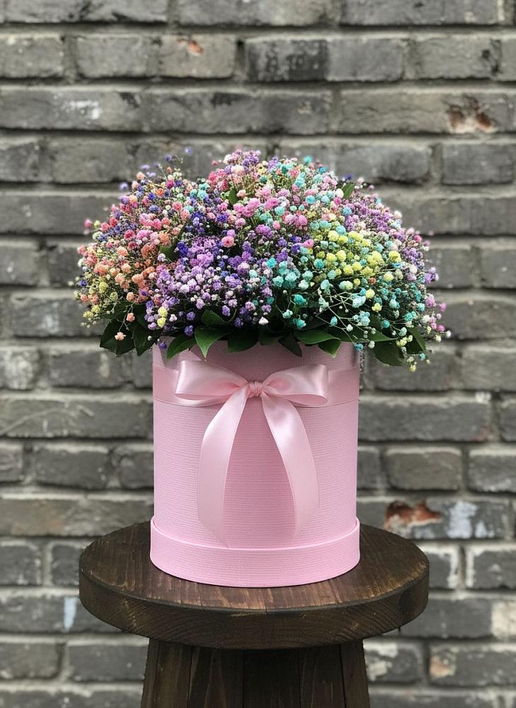 Цветочная композиция из Гипсофила и Розы в шляпной коробке в Вилюйске