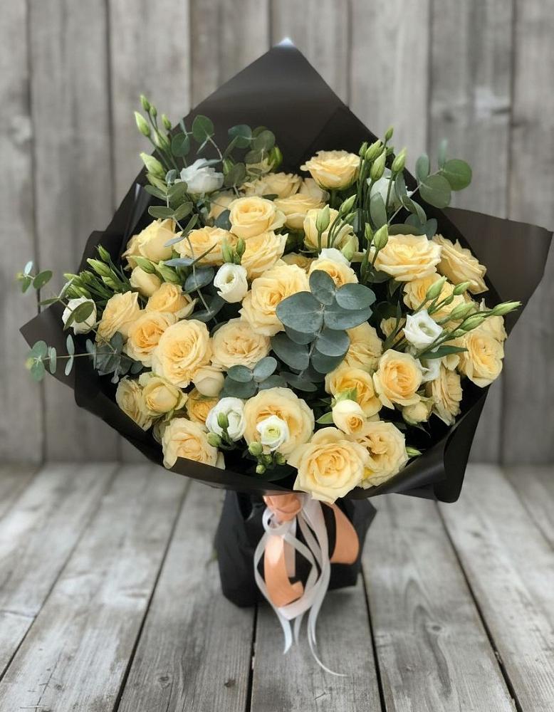 Букет цветов из: Розы и Лизиантусы в Вилюйске