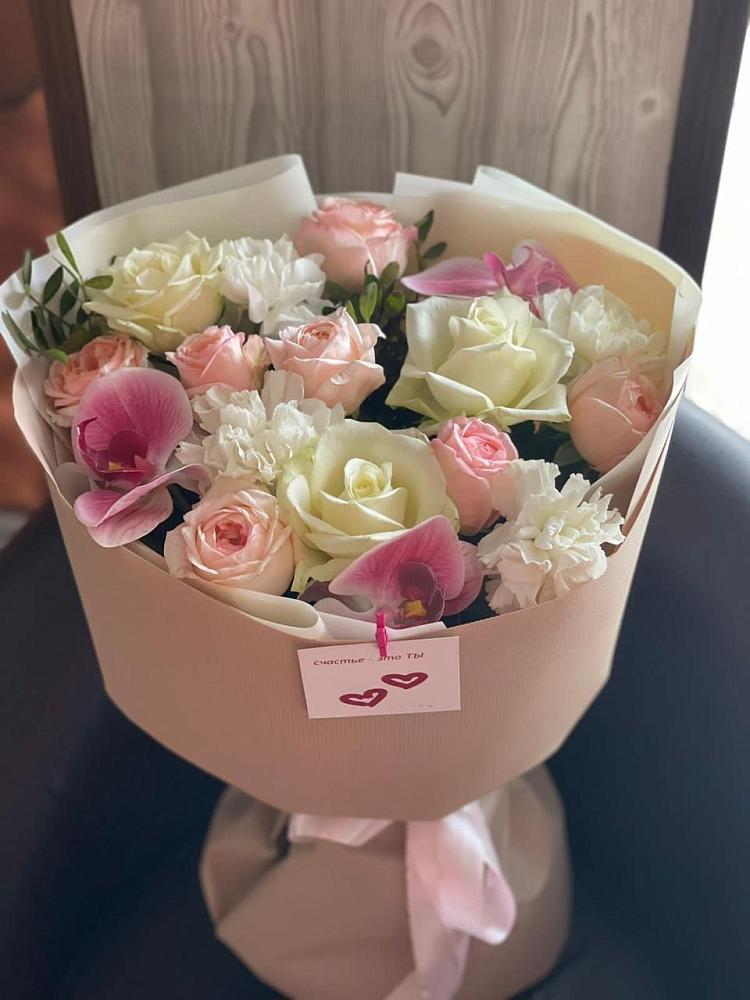 Букет цветов из: Орхидеи, Розы и Гвоздики в Вилюйске