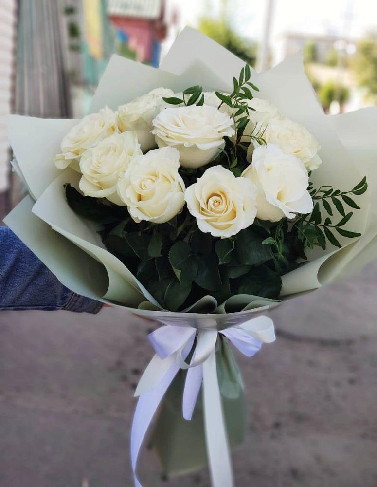 Букет Белые розы Проуд в Вилюйске