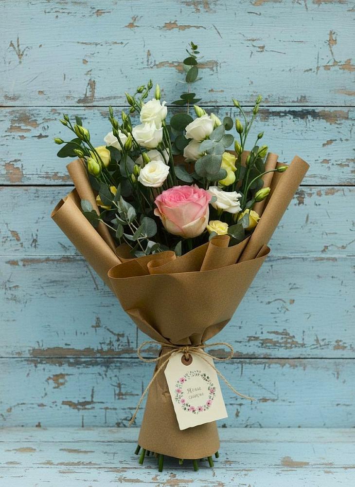 Букет цветов из: Розы и Лизиантусы в Вилюйске