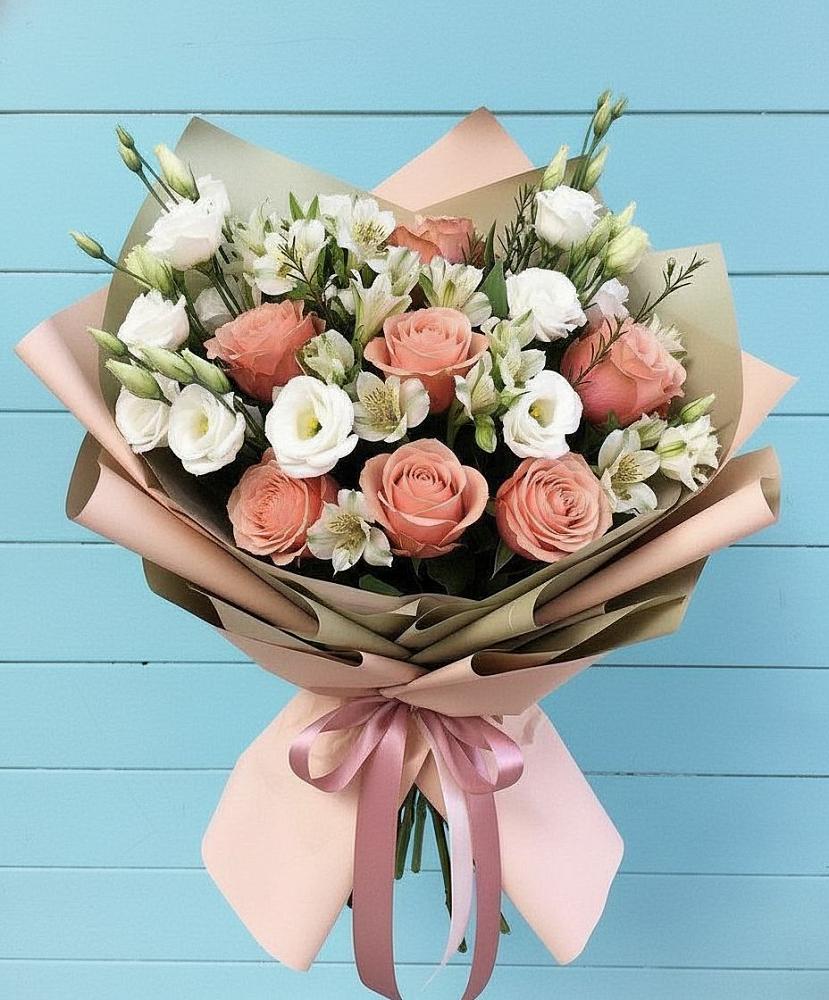 Букет цветов из: Розы, Альстромерии и Лизиантусы в Вилюйске