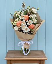 Букет цветов из:  Альстромерии, Лизиантусы, Розы и Хризантемы #REPLACE_PRED# Вилюйске