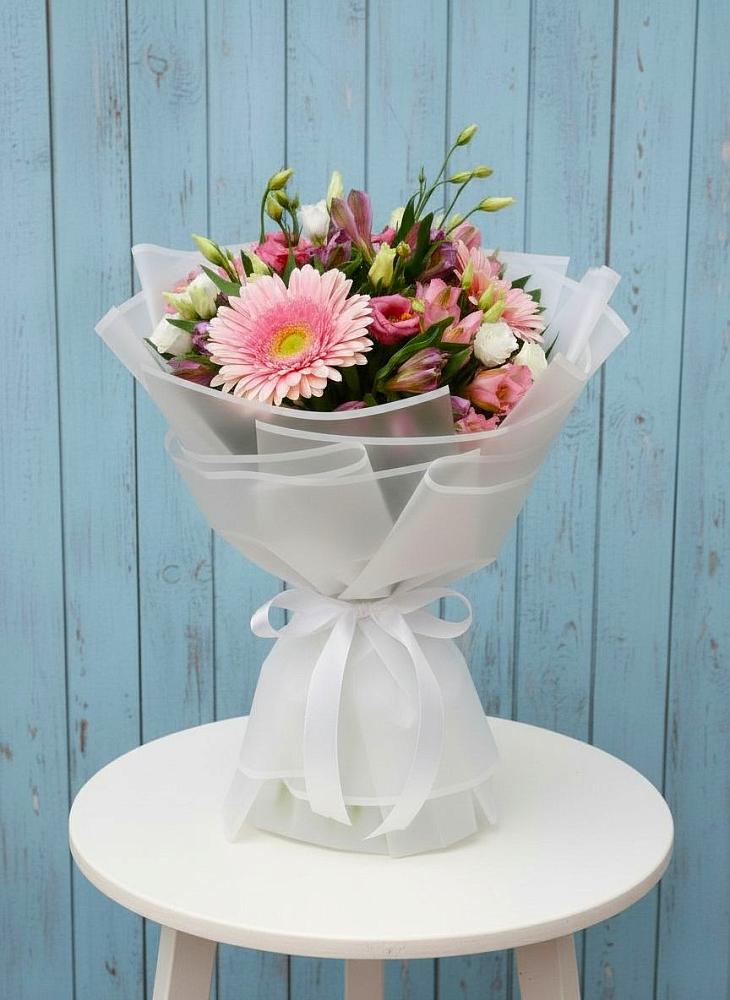 Букет цветов из: Герберы, Альстромерии и Лизиантусы в Вилюйске