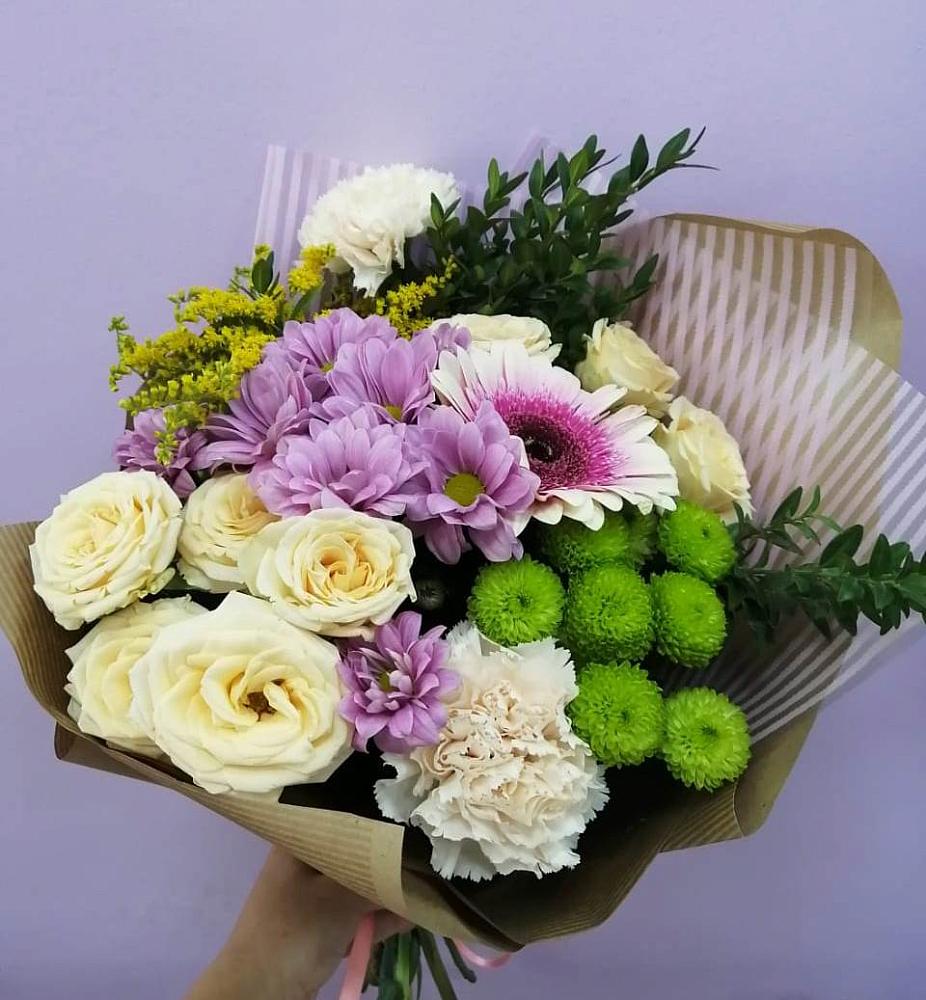 Букет цветов из: Хризантемы, Розы, Гвоздики и Герберы в Вилюйске