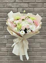 Букет цветов из:  Гвоздики, Розы, Лизиантусы и Хризантемы в Вилюйске