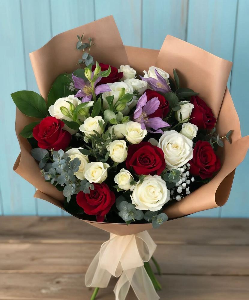 Букет цветов из: Розы и Альстромерии в Вилюйске