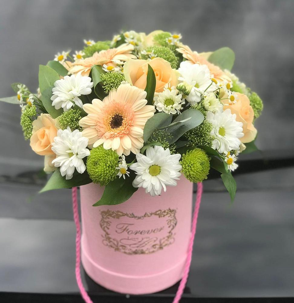 Цветочная композиция из Розы, Герберы и Хризантемы в шляпной коробке в Вилюйске