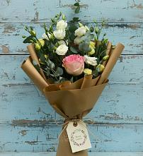 Букет цветов из:  Розы и Лизиантусы в Вилюйске
