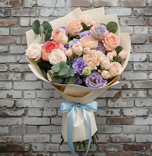 Букет цветов из:  Розы, Лизиантусы и Гвоздики #REPLACE_PRED# Вилюйске