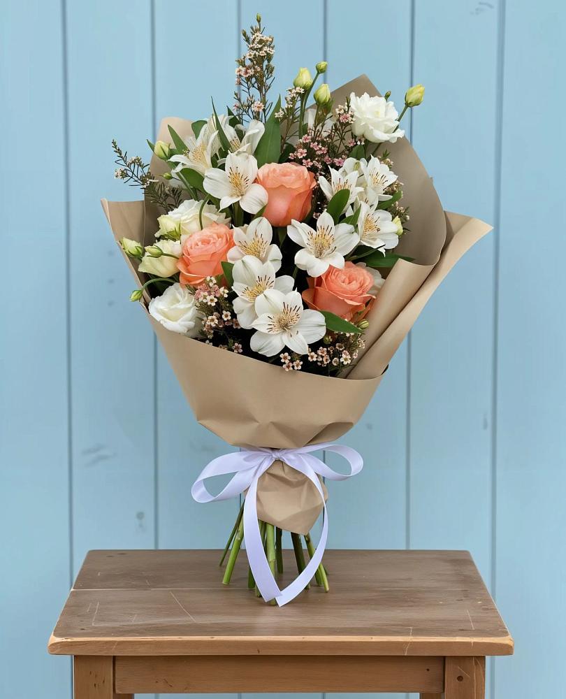Букет цветов из: Альстромерии, Лизиантусы, Розы и Хризантемы в Вилюйске